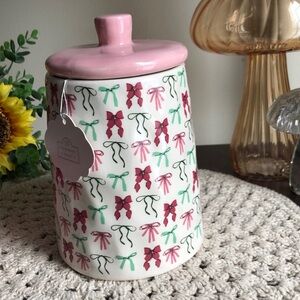 10 Strawberry Street BOWS Canister Jar